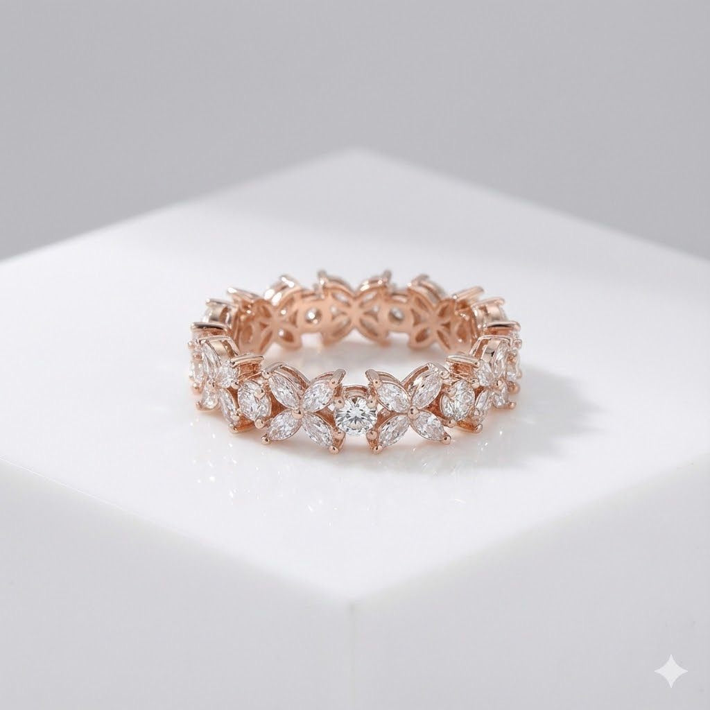 רוז גולד אטרניטי עם שיבוץ פרחוני